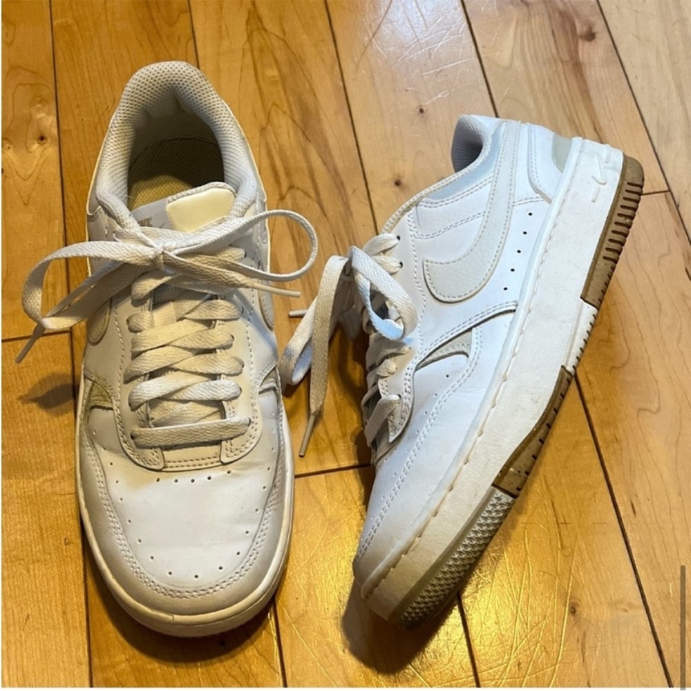 Nike Gamma Force Sneakers color is white/ gum size seven (7) - Picture 8 of 8